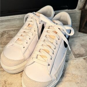 Nike Women's White and Black Sneakers